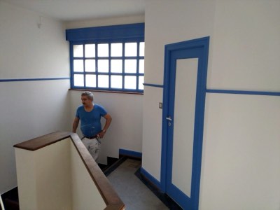 Cage d'escalier repeinte